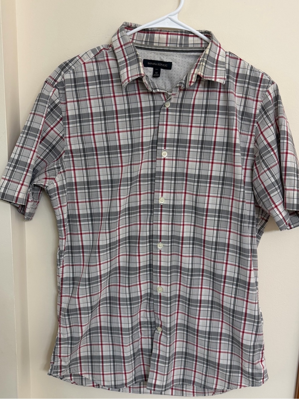 Banana Republic Men’s Gray, White & Red Plaid Short-Sleeve Button-Down Shirt